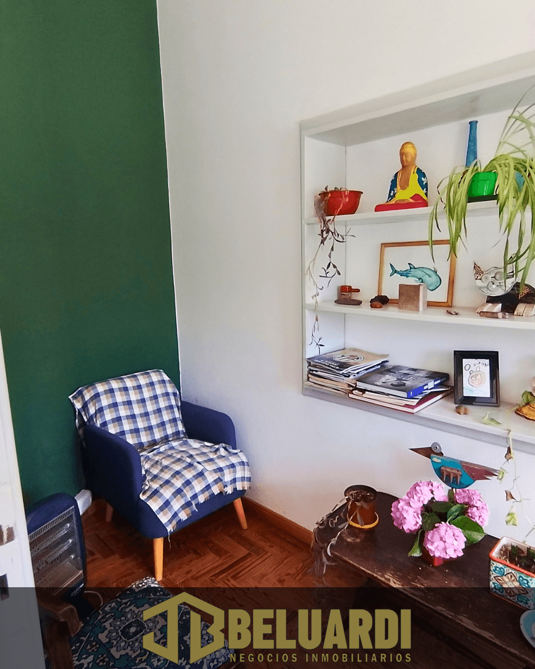 Casa de 3 dormitorios y departamento en planta alta en Mariano Moreno  - 3