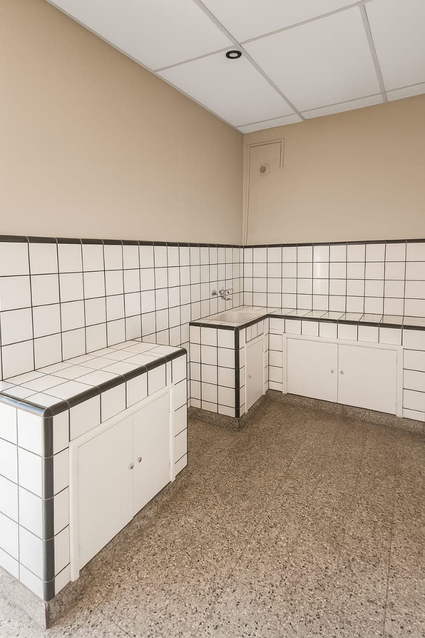 Casa de 3 dormitorios y departamento en planta alta en Mariano Moreno  - 13