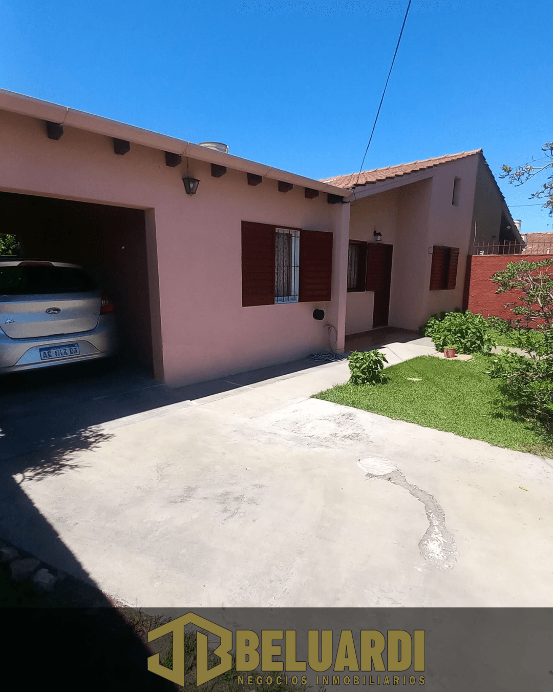 Casa 3 dormitorios en barrio Los Robles  - 2