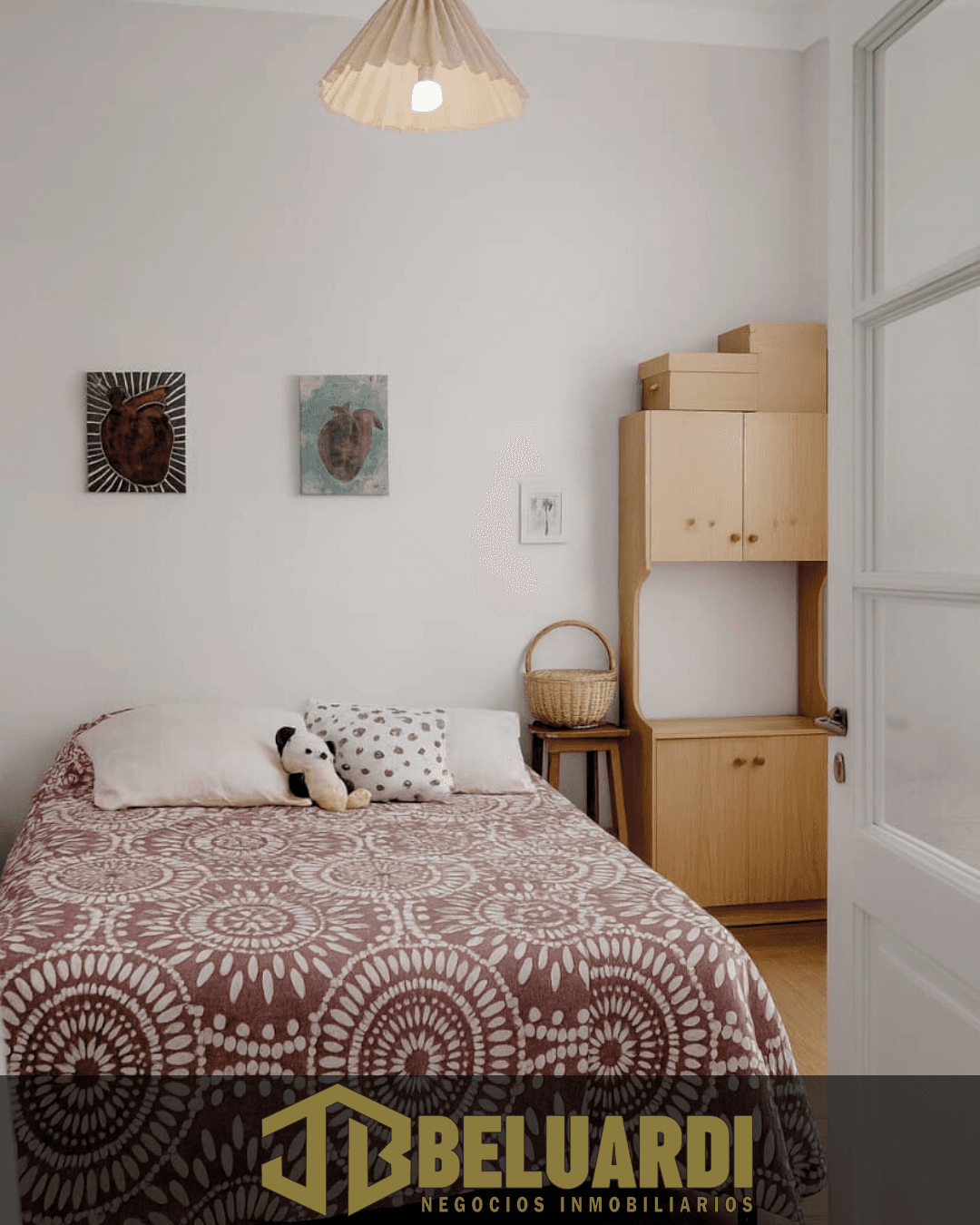 Casa de 3 dormitorios y departamento en planta alta en Mariano Moreno  - 4