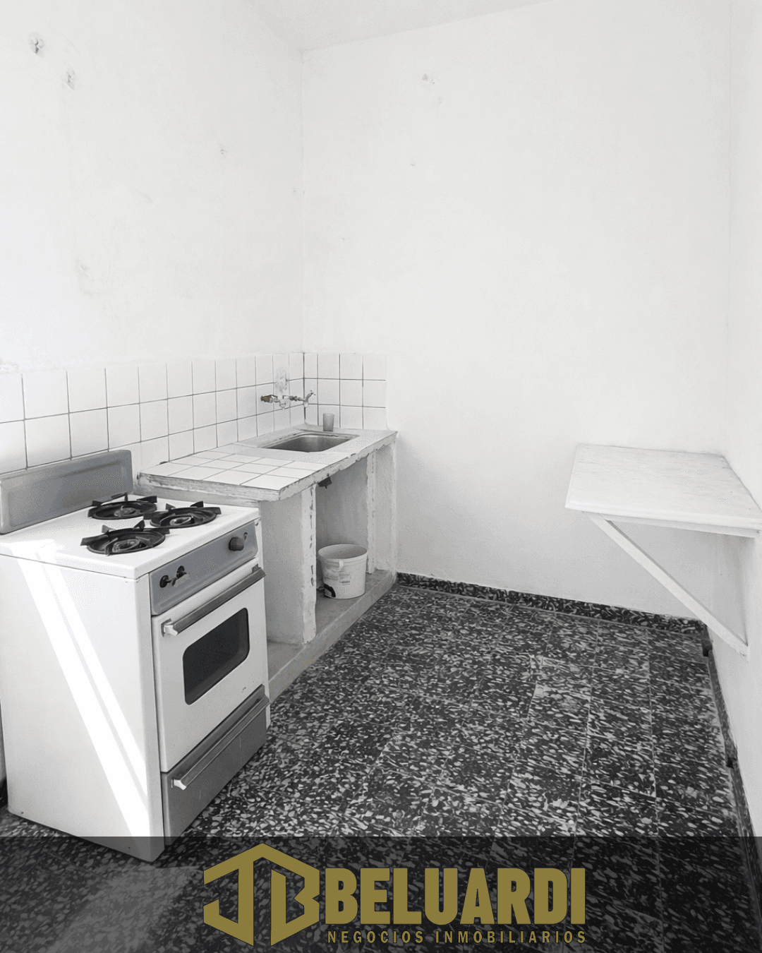 Departamento 2 dormitorios en microcentro a Reciclar  - 3