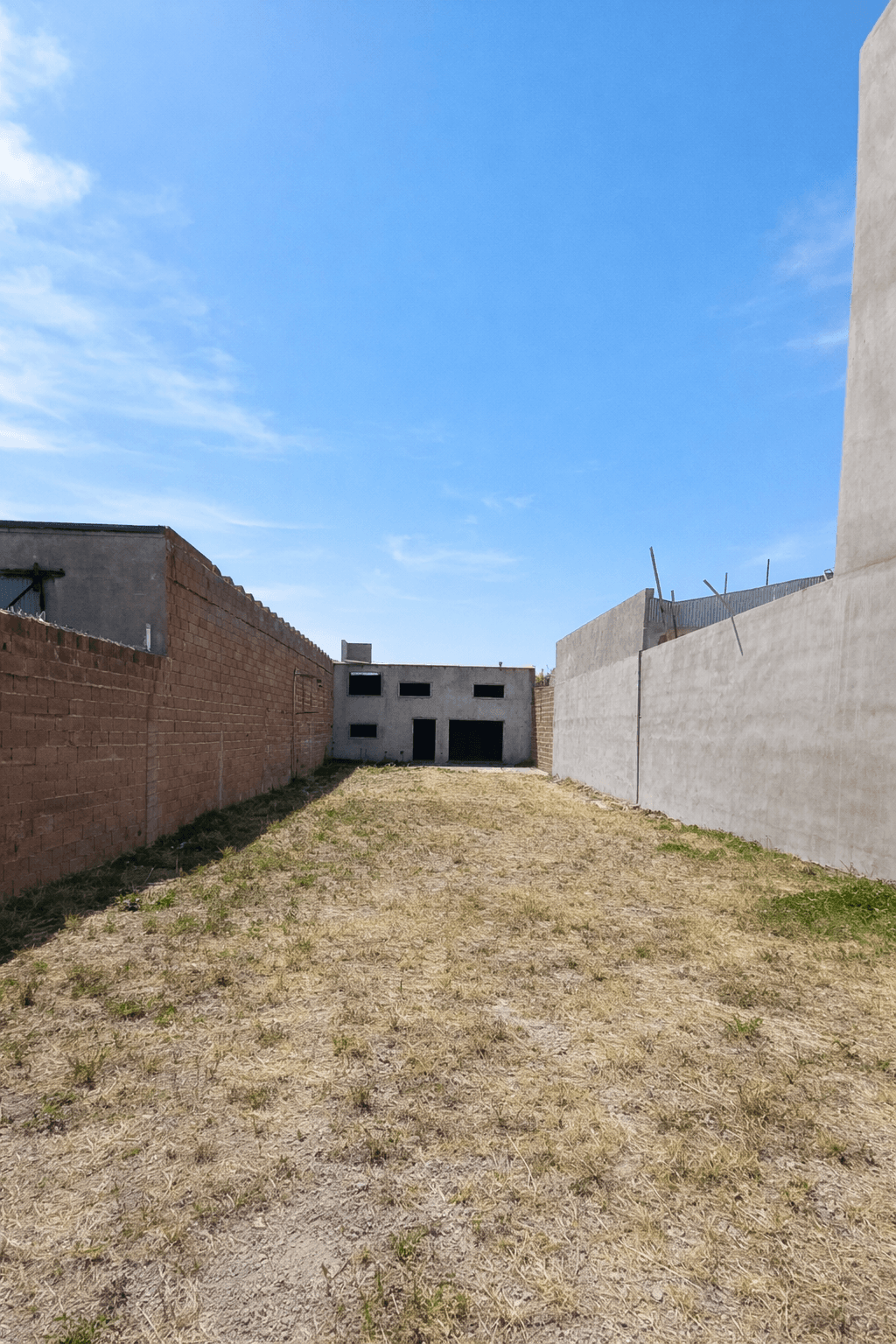 Lote 10x37,90 con construcción  y planos aprobados – Ideal inversión  - 2