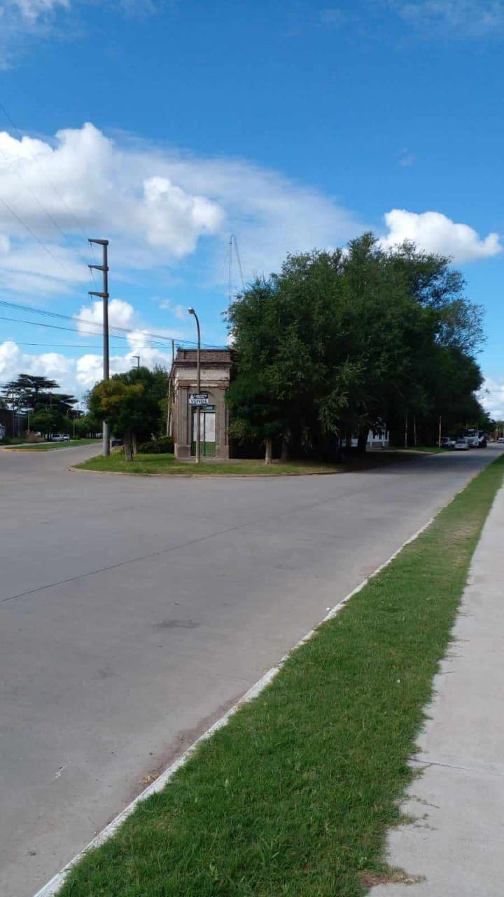 Casa histórica en Hinojo, ideal para desarrollo inmobiliario - 2
