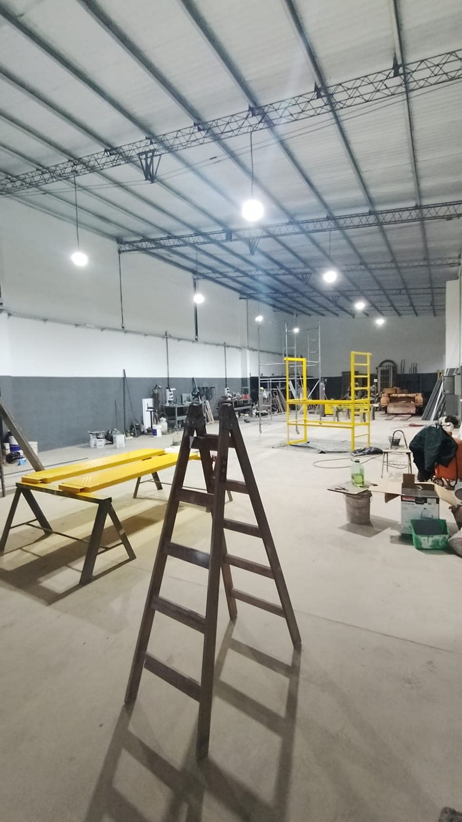 Galpon de 330 m2 sobre 2 lotes  - 2