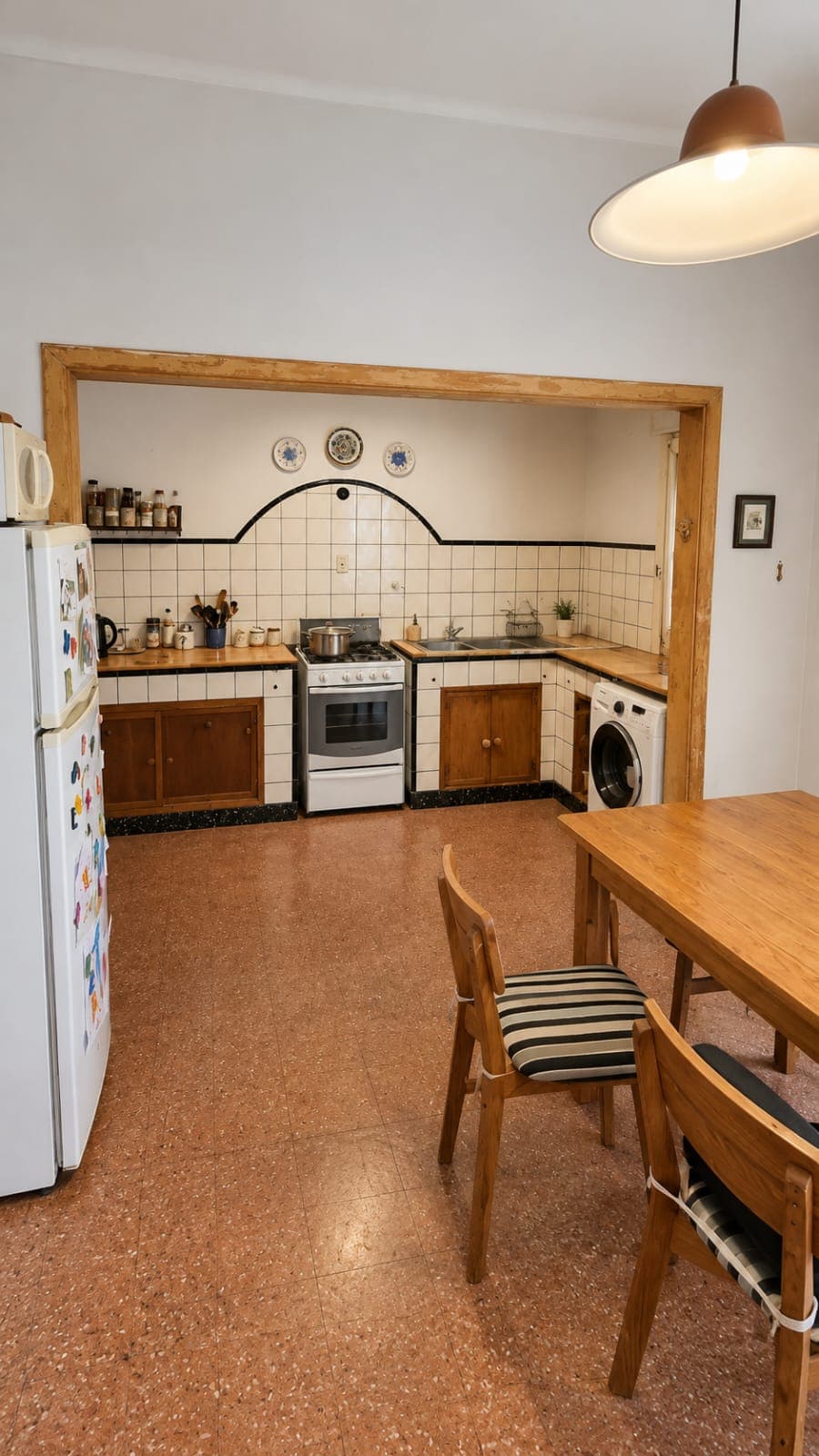Casa de 3 dormitorios y departamento en planta alta en Mariano Moreno  - 8