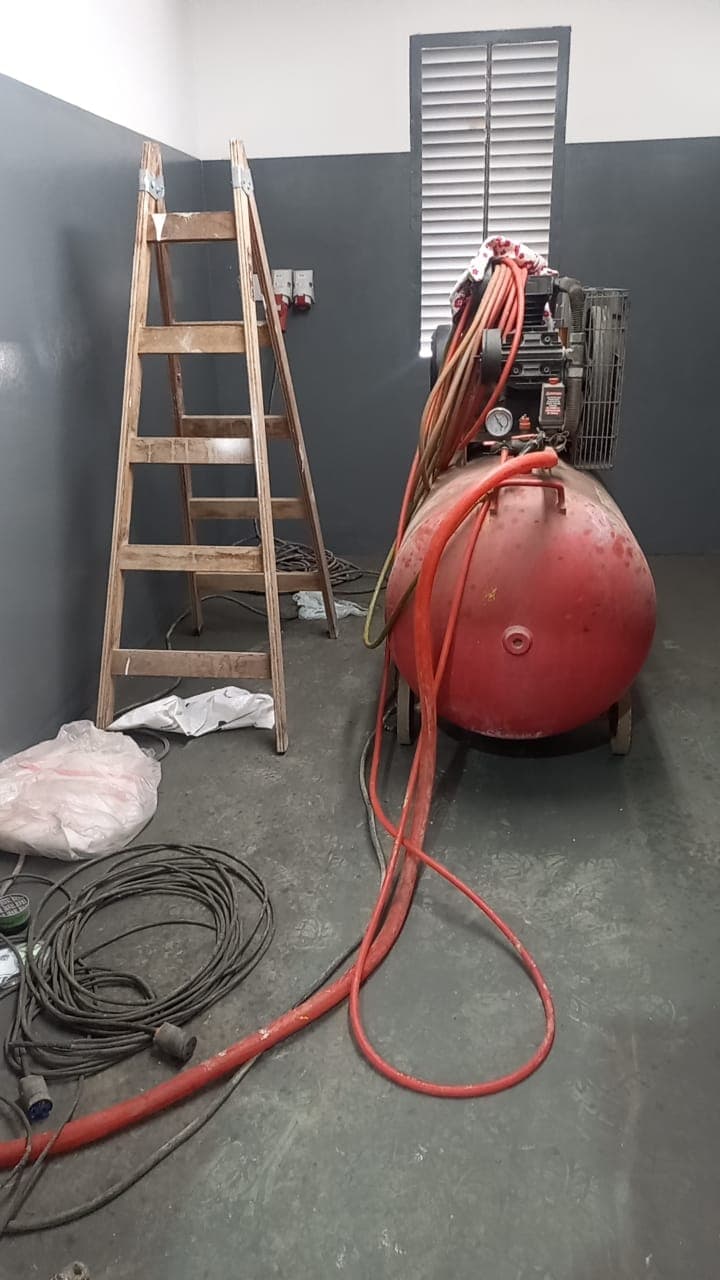 Galpon de 330 m2 sobre 2 lotes  - 6