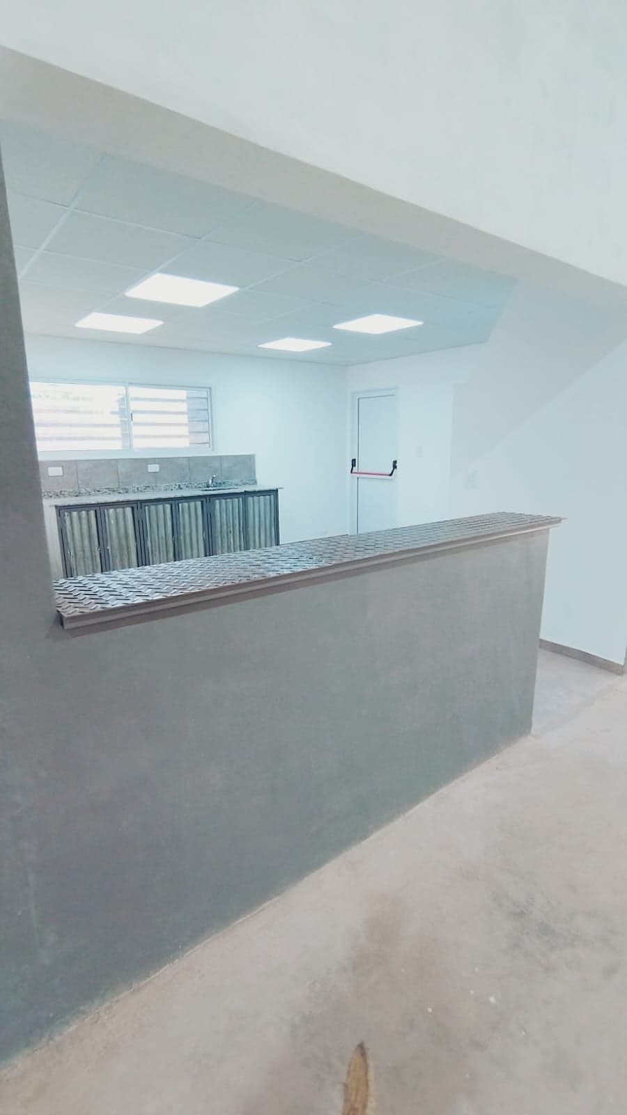 Galpon de 330 m2 sobre 2 lotes  - 5