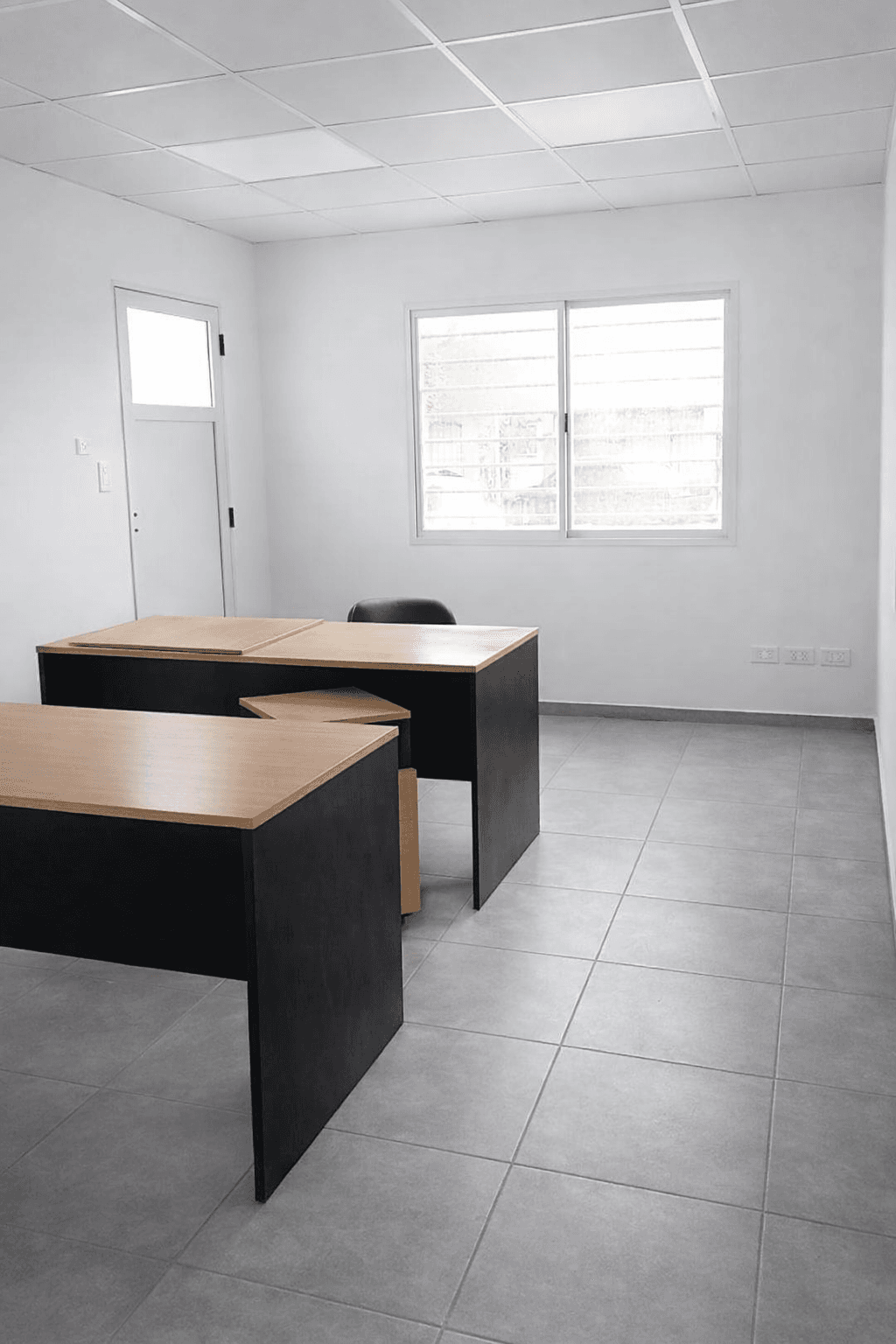 Galpon de 330 m2 sobre 2 lotes  - 3