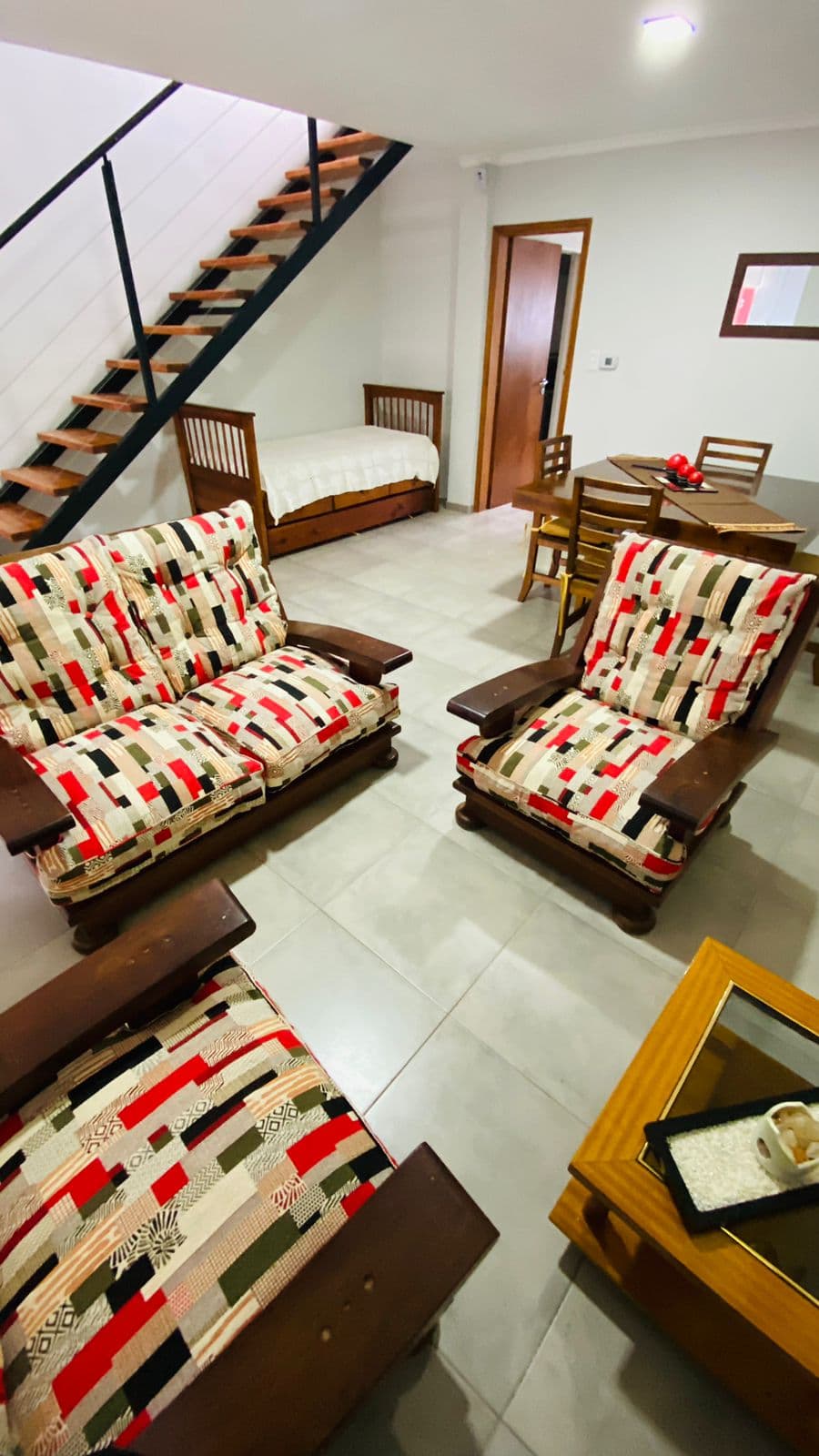 Moderno departamento de 3 dormitorios en 2 plantas sobre Avenida  - 4