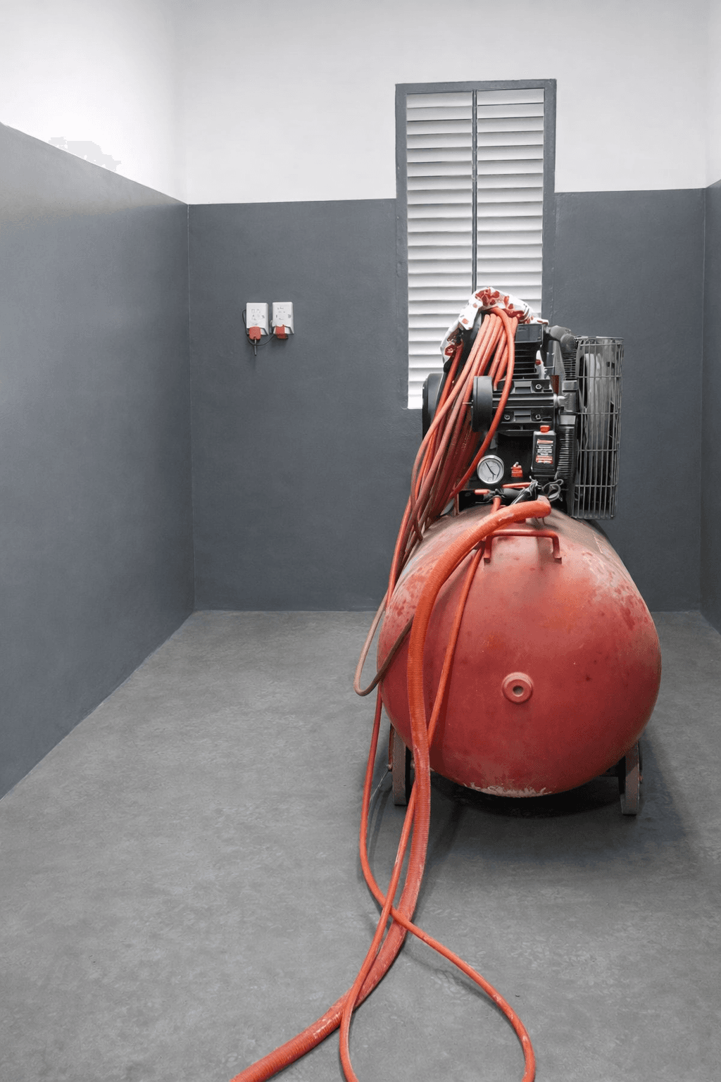 Galpon de 330 m2 sobre 2 lotes  - 6