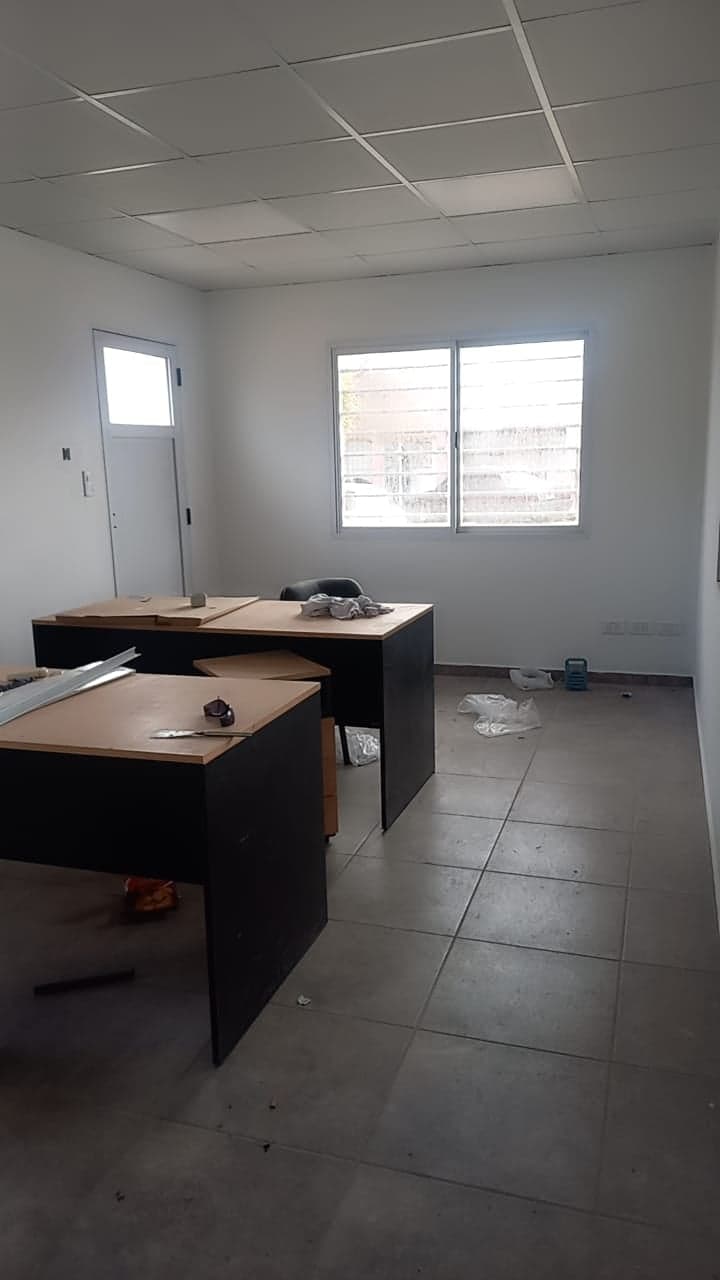 Galpon de 330 m2 sobre 2 lotes  - 3