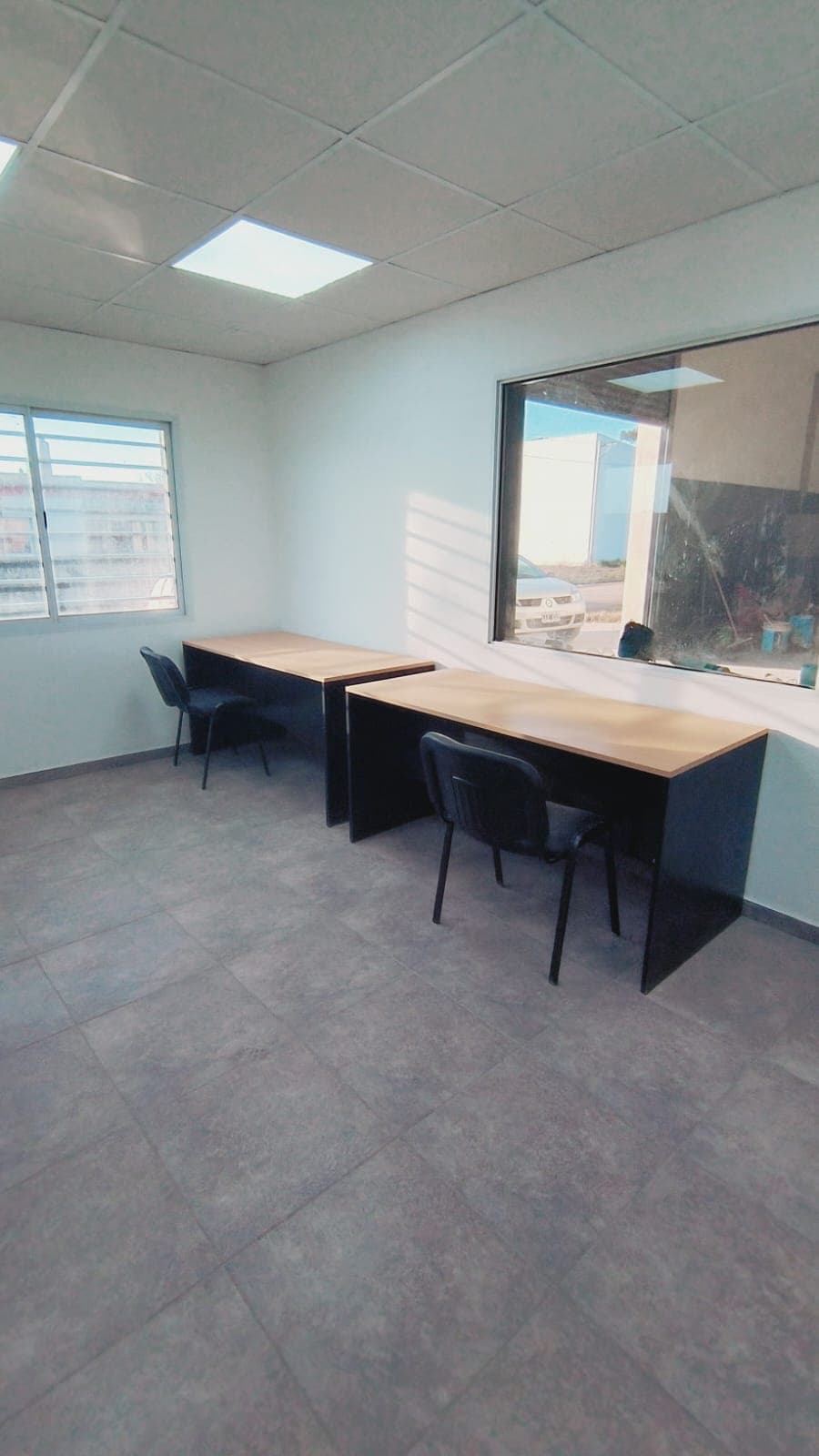 Galpon de 330 m2 sobre 2 lotes  - 4