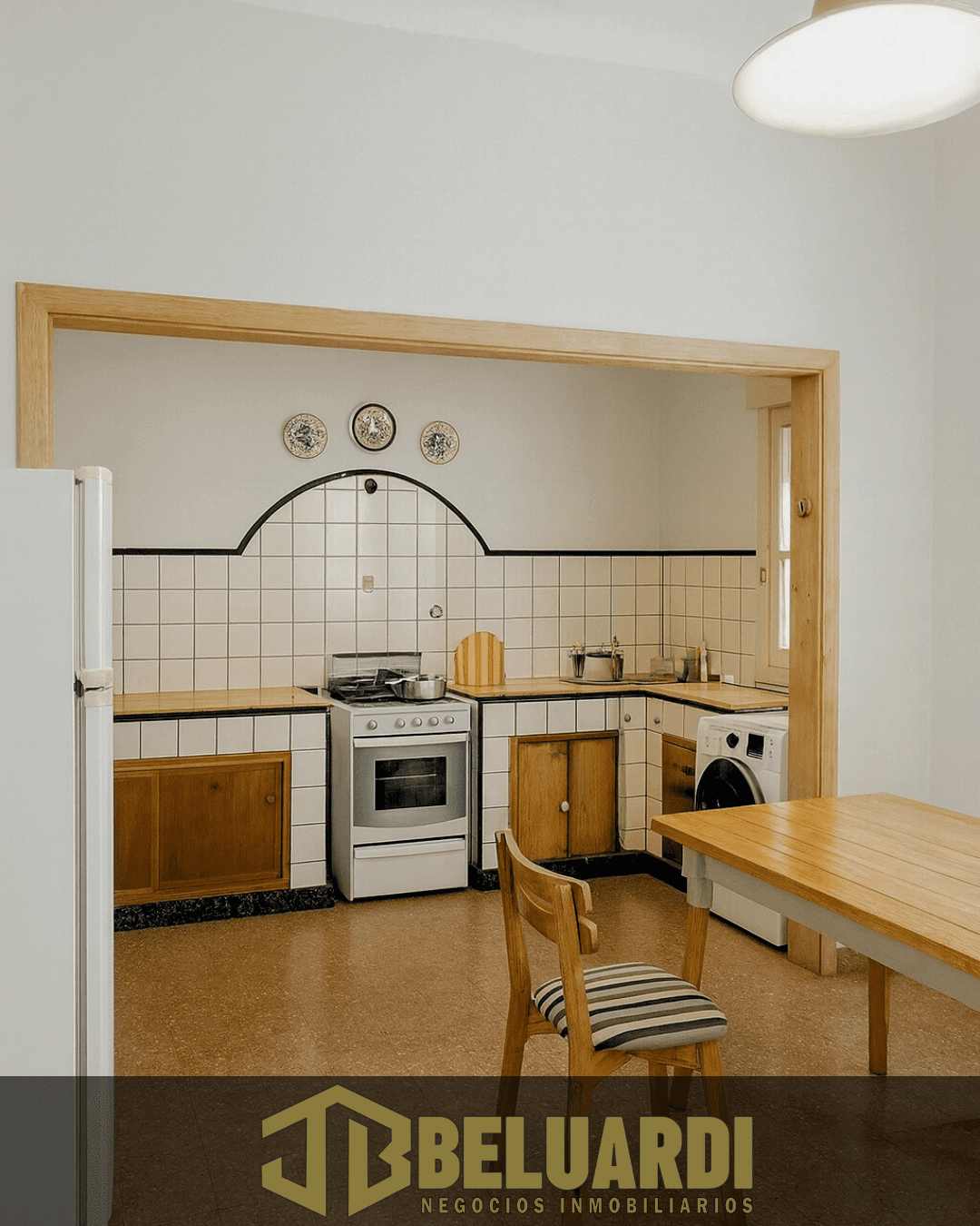 Casa de 3 dormitorios y departamento en planta alta en Mariano Moreno  - 7