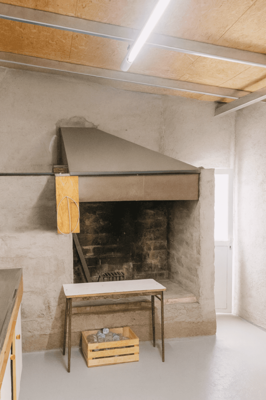 Casa con 2 dormitorios, pileta de natación, y garage pasante.   - 10