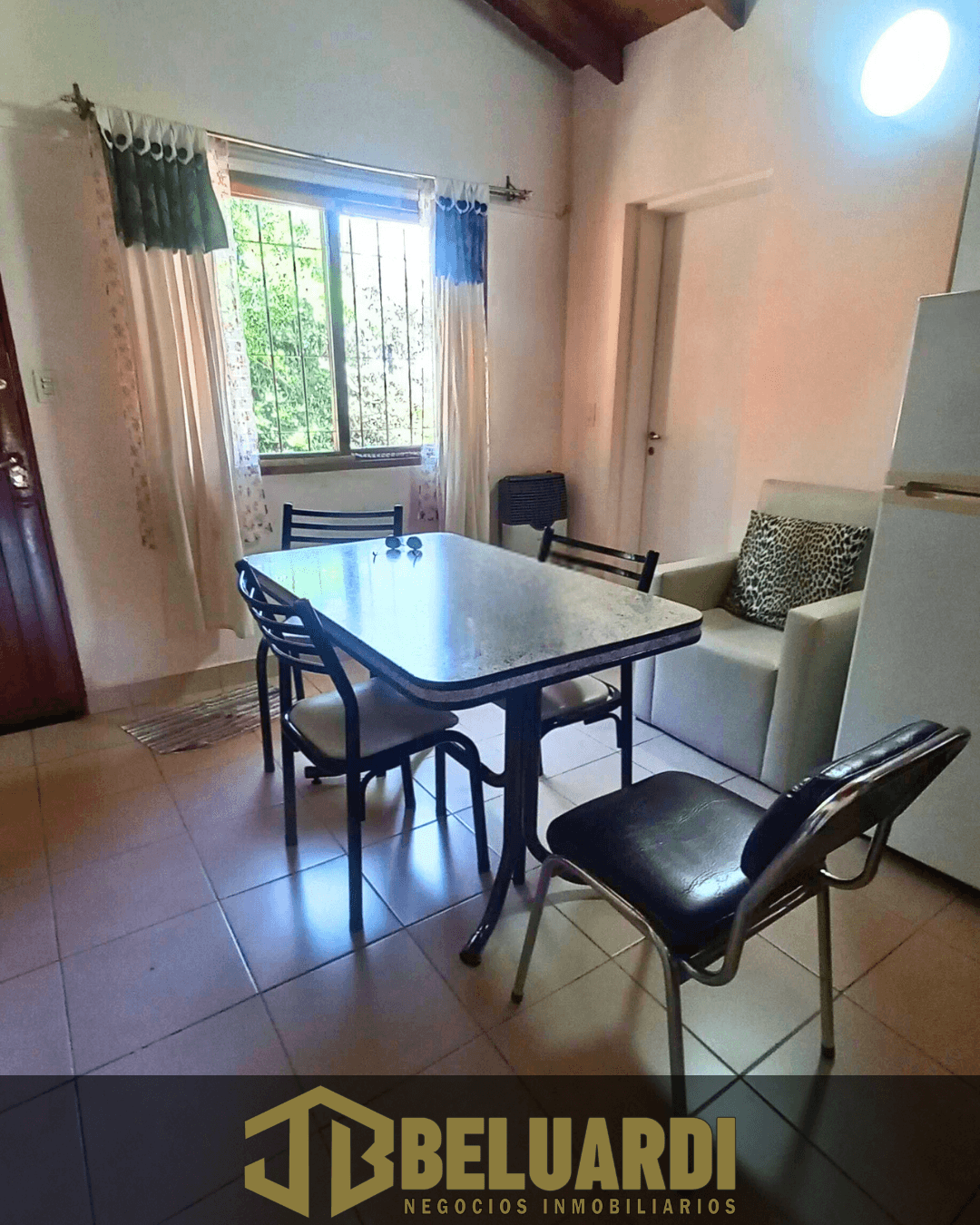 Casa 3 dormitorios en barrio Los Robles  - 2