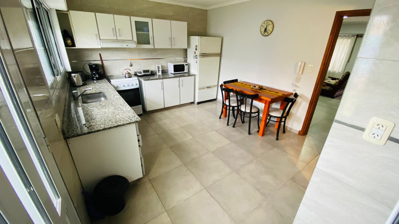 Moderno departamento de 3 dormitorios en 2 plantas sobre Avenida  - 5