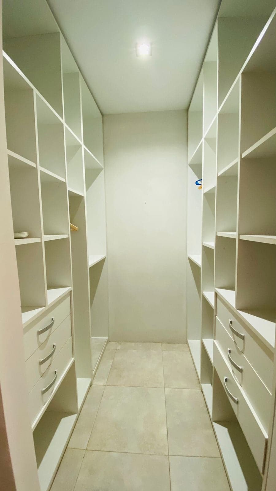 Moderno departamento de 3 dormitorios en 2 plantas sobre Avenida  - 12