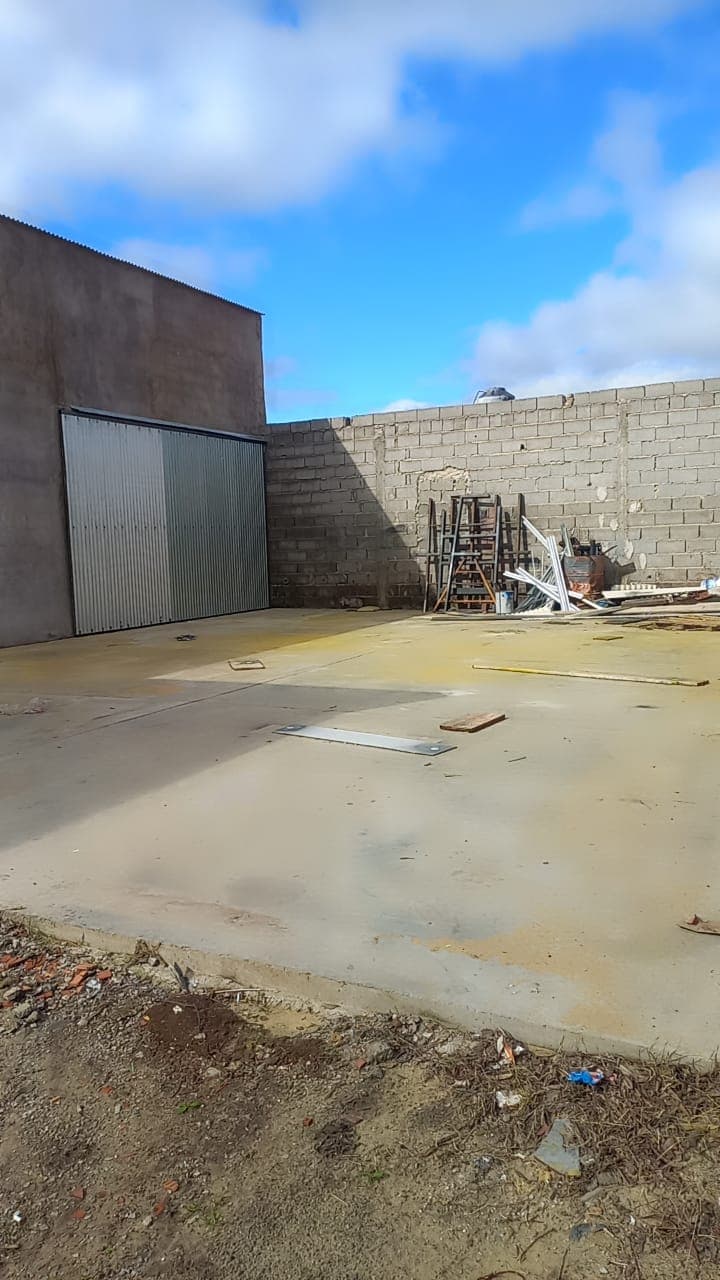 Galpon de 330 m2 sobre 2 lotes  - 9