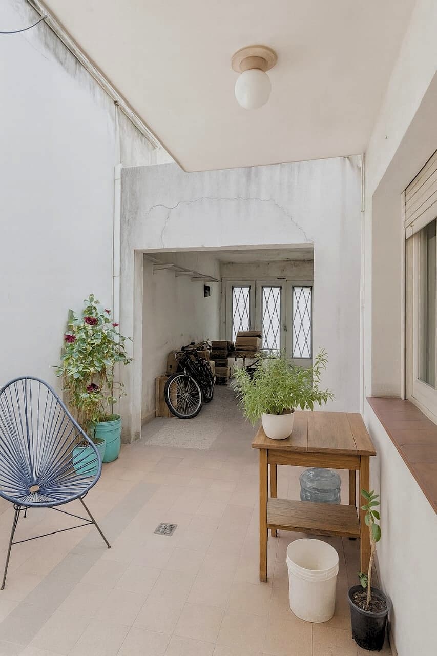 Casa de 3 dormitorios y departamento en planta alta en Mariano Moreno  - 11