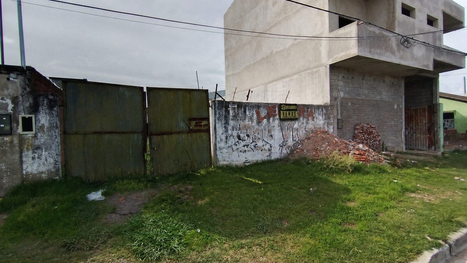 Lote 10x37,90 con construcción  y planos aprobados – Ideal inversión 