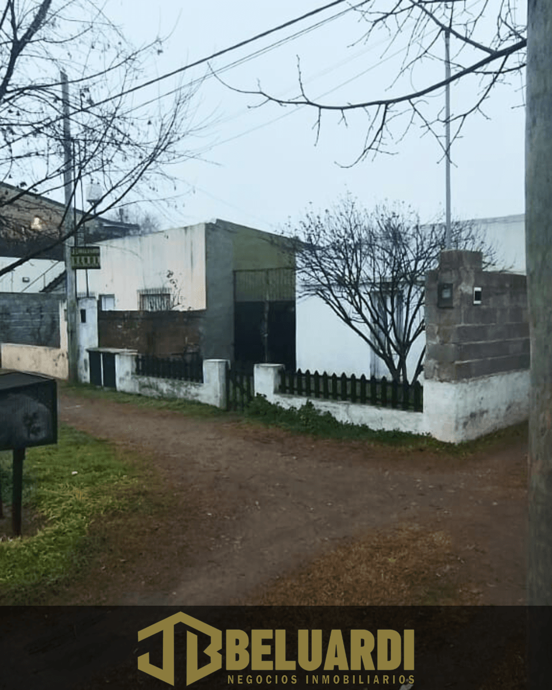 Terreno en Olavarría con construcción a demoler sobre avenida de alto transito  - 2