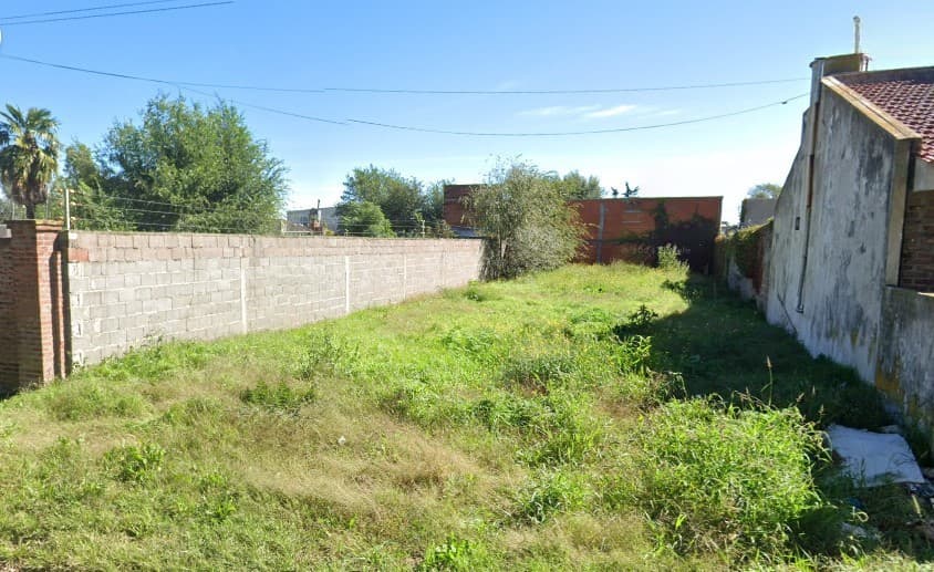 Vende lote frente al golf