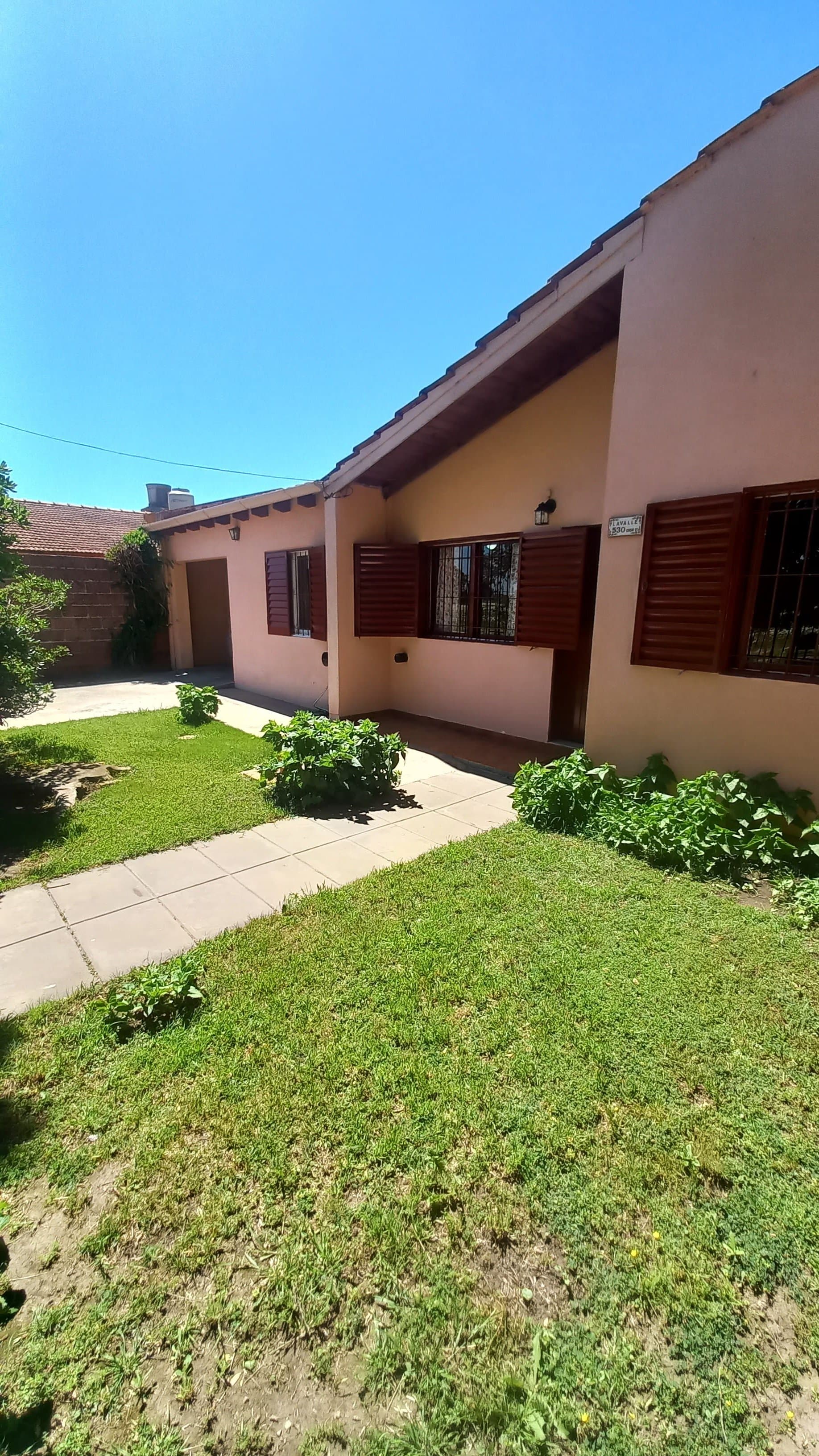 Casa 3 dormitorios en barrio Los Robles