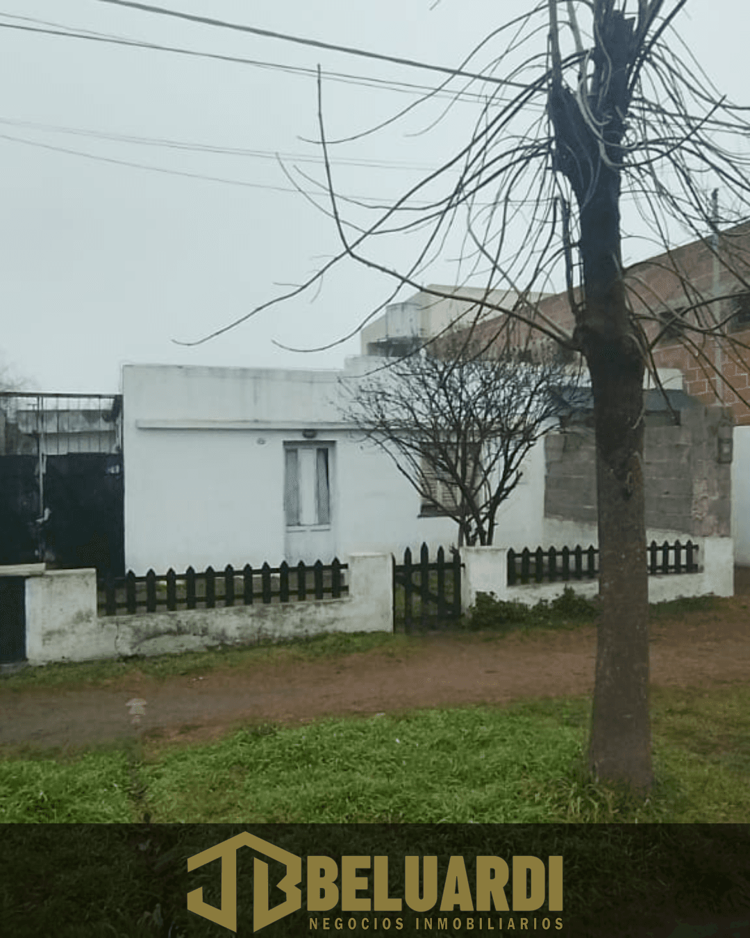 Terreno en Olavarría con construcción a demoler sobre avenida de alto transito